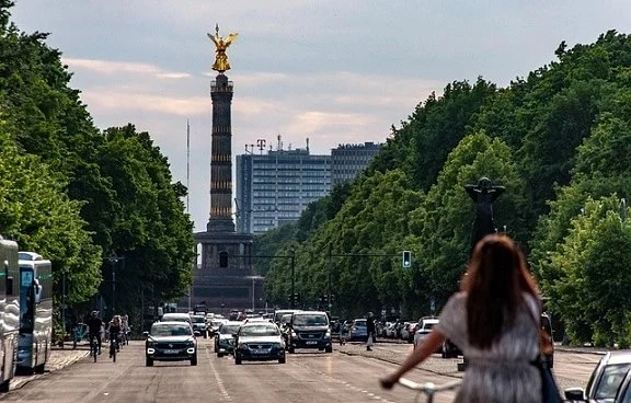 Berliner Siegessäule im Tiergarten, bekanntes Wahrzeichen Berlins